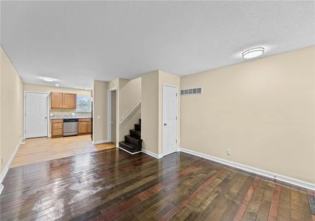 4th image of 921 N Jan-Mar Dr, Olathe, KS 66061 | MLS# 2630583