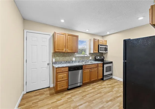 5th image of 921 N Jan-Mar Dr, Olathe, KS 66061 | MLS# 2630583