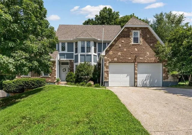 Homes for sale in Blue Springs, MO | 2925 Nw Westbrooke Cir, Blue Springs, MO 64015 | MLS# 2630584