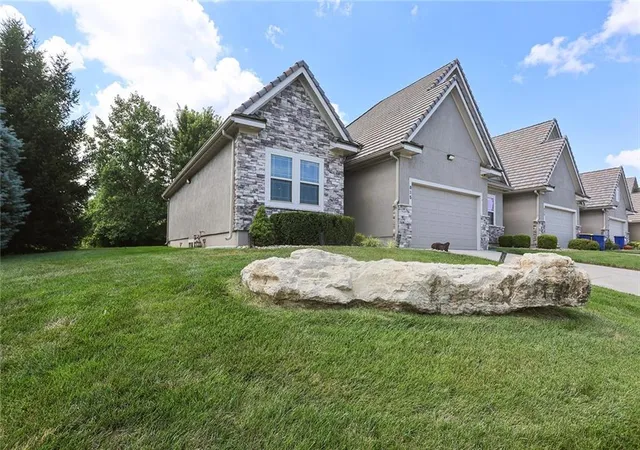 2nd image of 835 Ne Lone Hill Dr, Lees Summit, MO 64064 | MLS# 2630588