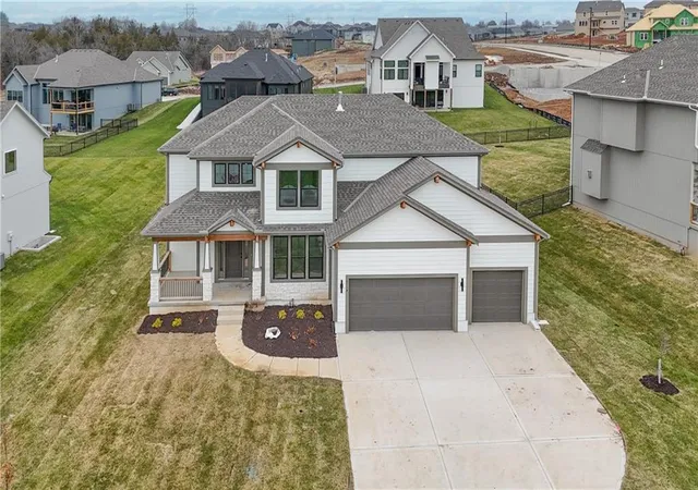2nd image of 6034 Arapahoe St, Shawnee, KS 66226 | MLS# 2630589