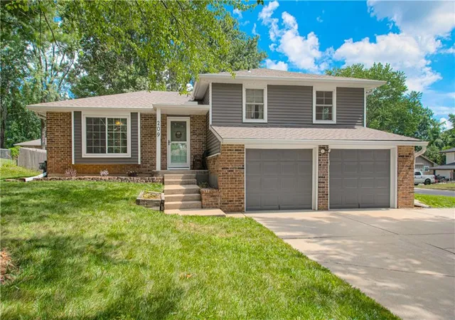 Homes for sale in Blue Springs, MO | 209 Sw Palo Dr, Blue Springs, MO 64014 | MLS# 2630591