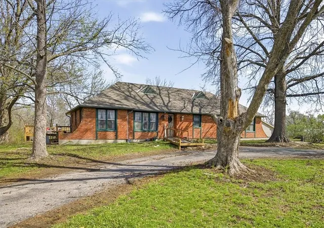 2nd image of 15116 Chestnut St, Basehor, KS 66007 | MLS# 2630611