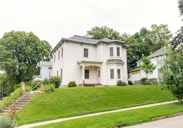 2nd image of 900 S 5th Street, Atchison, KS 66002 | MLS# 2630612