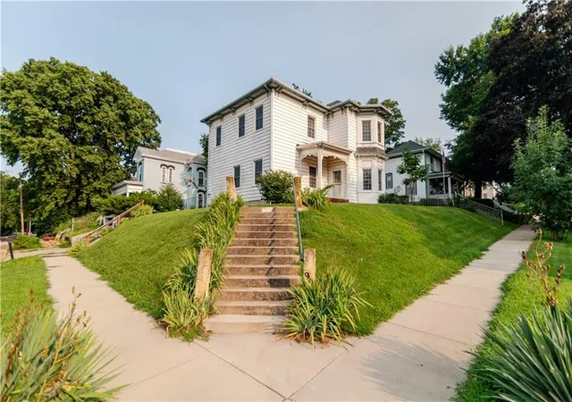 3rd image of 900 S 5th Street, Atchison, KS 66002 | MLS# 2630612