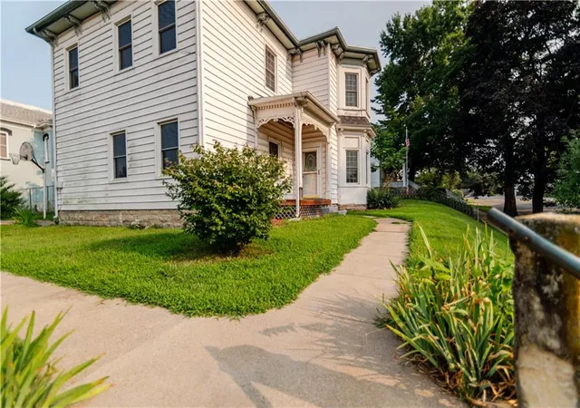 4th image of 900 S 5th Street, Atchison, KS 66002 | MLS# 2630612