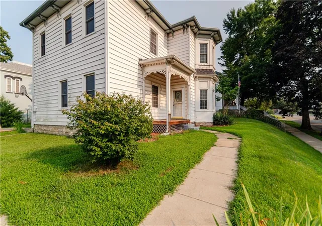 5th image of 900 S 5th Street, Atchison, KS 66002 | MLS# 2630612