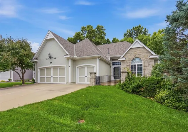 Homes for sale in Overland Park, KS | 4809 W 162nd St E, Overland Park, KS 66085 | MLS# 2630615