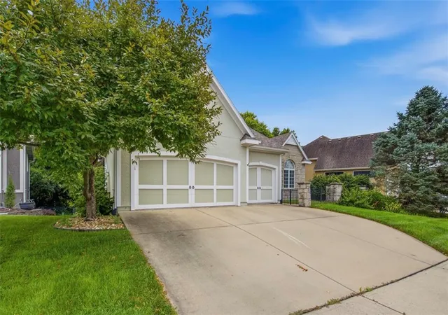 Homes for sale in Overland Park, KS | 4809 W 162Nd St E, Overland Park, KS 66085 | MLS# 2630615