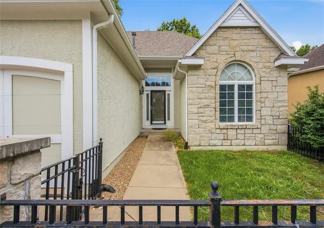 Homes for sale in Overland Park, KS | 4809 W 162Nd St E, Overland Park, KS 66085 | MLS# 2630615