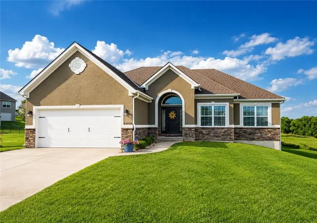 Photo 1 of Sale Pending at 13918 Dakota Ct, St Joseph, MO 64505 | MLS# 2630620 | Listing updated on 2026-08-17