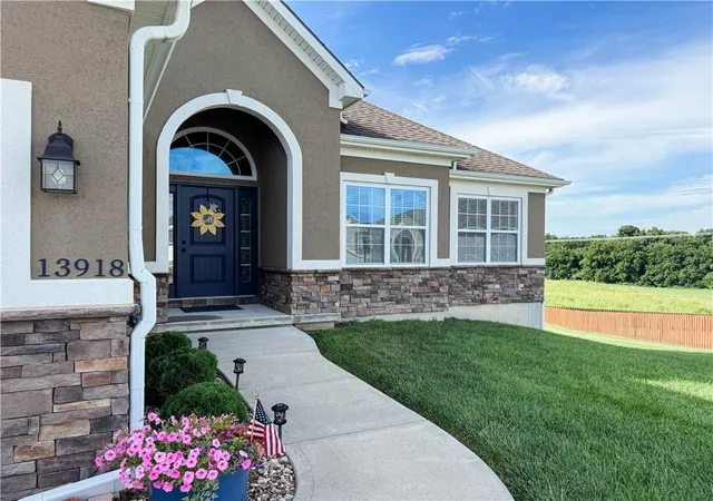 Photo 2 of Sale Pending at 13918 Dakota Ct, St Joseph, MO 64505 | MLS# 2630620 | Listing updated on 2026-08-17