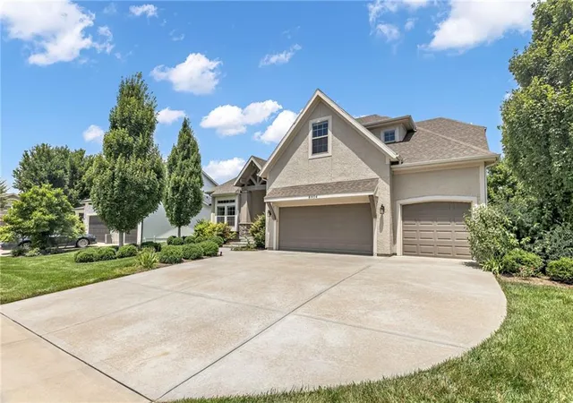 2nd image of 8904 W 166 St, Overland Park, KS 66085 | MLS# 2630621