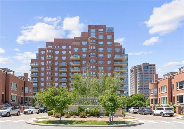 Photo 1 of Sale Pending at 4950 Central St #906, Kansas City, MO 64112 | MLS# 2630624 | Listing updated on 2026-08-10