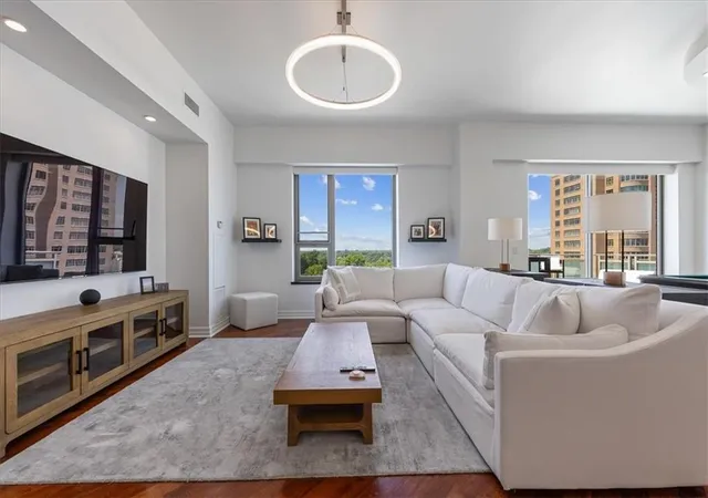 Photo 2 of Sale Pending at 4950 Central St #906, Kansas City, MO 64112 | MLS# 2630624 | Listing updated on 2026-08-10