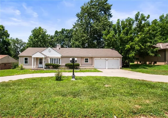 2nd image of 2726 S Crysler Ave, Independence, MO 64052 | MLS# 2630626