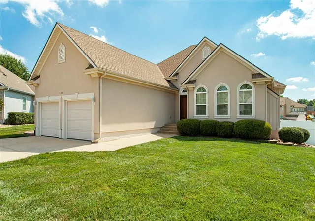 1st image of 707 Nw Baytree Cir, Grain Valley, MO 64029 | MLS# 2630632