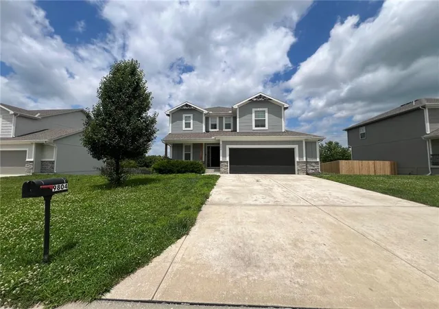 Homes for sale in Peculiar, MO | 9804 E 219th Cir, Peculiar, MO 64078 | MLS# 2630634
