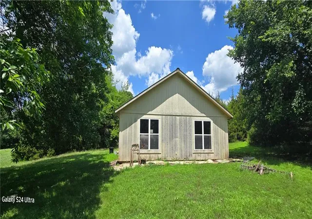 Homes for sale in Paola, KS | 31484 W 327th St, Paola, KS 66071 | MLS# 2630639
