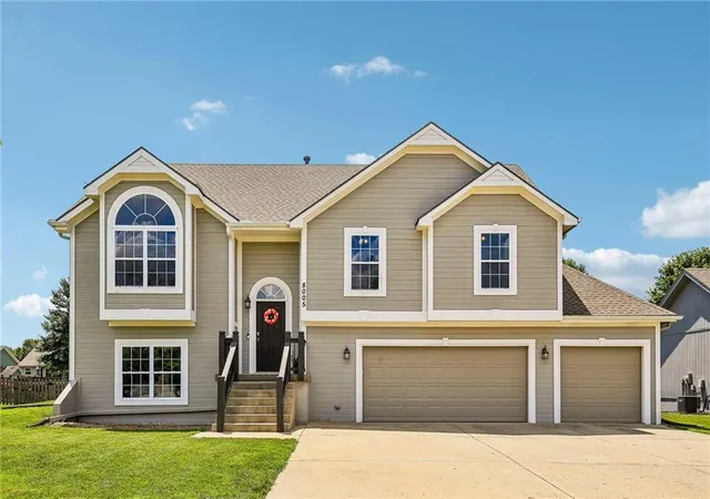 Single family home for sale at 8005 NE 111th Street, Kansas City, MO 64157 | MLS# 2630642