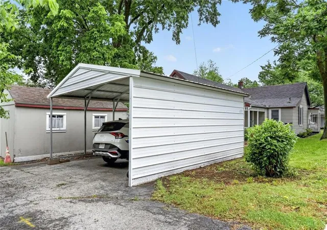Homes for sale in Liberty, MO | 400 S Missouri Street Street, Liberty, MO 64068 | MLS# 2630644