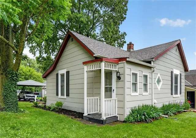 Homes for sale in Liberty, MO | 400 S Missouri Street Street, Liberty, MO 64068 | MLS# 2630644