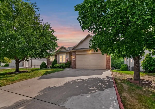 Photo 1 of Sale Pending at 1915 Meadowlark Dr, Raymore, MO 64083 | MLS# 2630650 | Listing updated on 2026-09-19