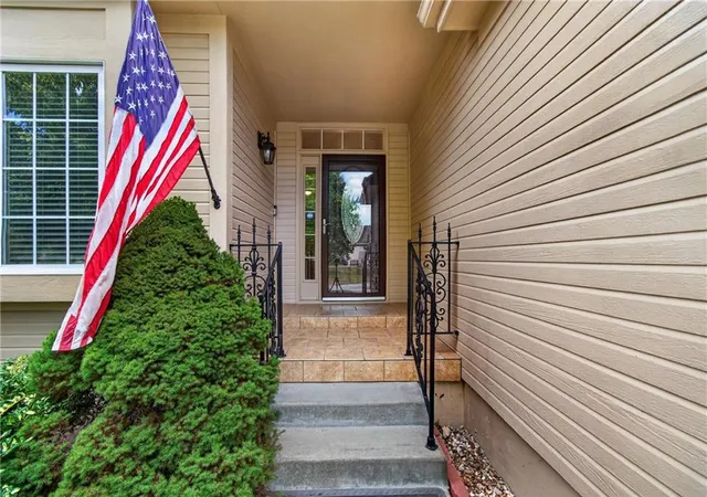 Photo 3 of Sale Pending at 1915 Meadowlark Dr, Raymore, MO 64083 | MLS# 2630650 | Listing updated on 2026-09-19