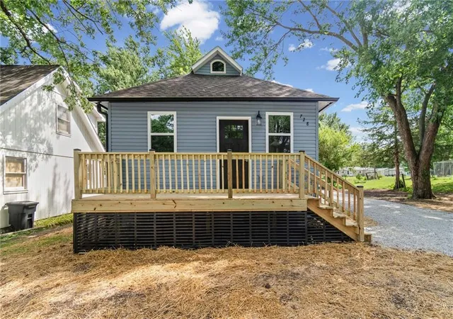 1st image of 728 E 3rd St, Cameron, MO 64429 | MLS# 2630653