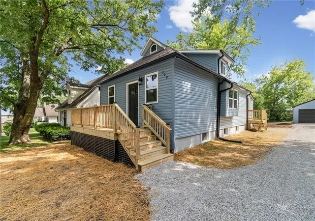 2nd image of 728 E 3rd St, Cameron, MO 64429 | MLS# 2630653