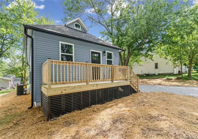 3rd image of 728 E 3Rd St, Cameron, MO 64429 | MLS# 2630653