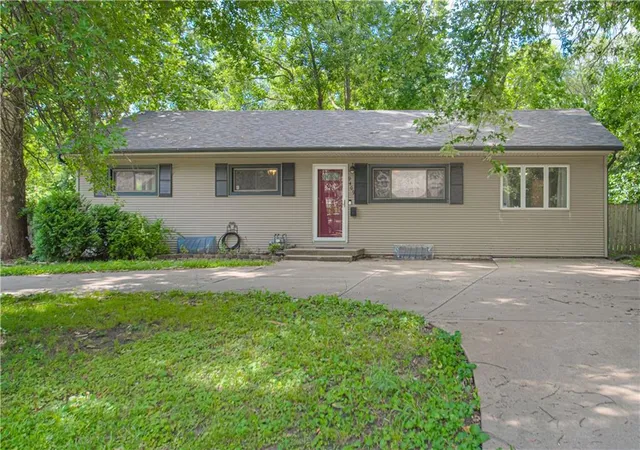 Homes for sale in Raytown, MO | 9409 E 69th St, Raytown, MO 64133 | MLS# 2630661