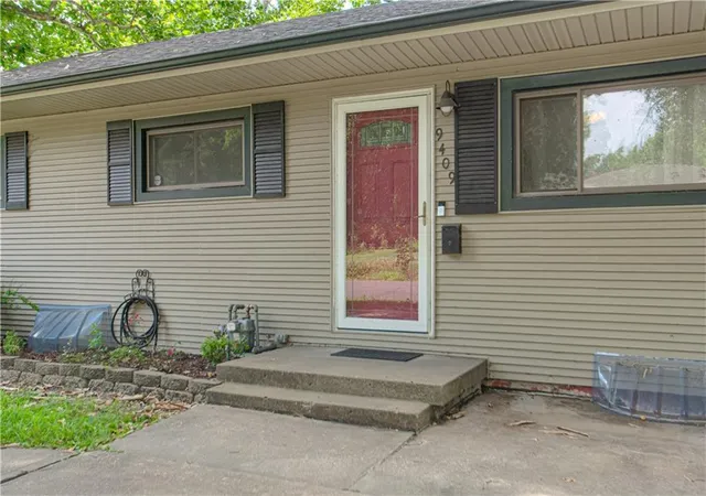 Homes for sale in Raytown, MO | 9409 E 69th St, Raytown, MO 64133 | MLS# 2630661