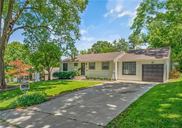 1st image of 4916 W 78th Pl, Prairie Village, KS 66208 | MLS# 2630668