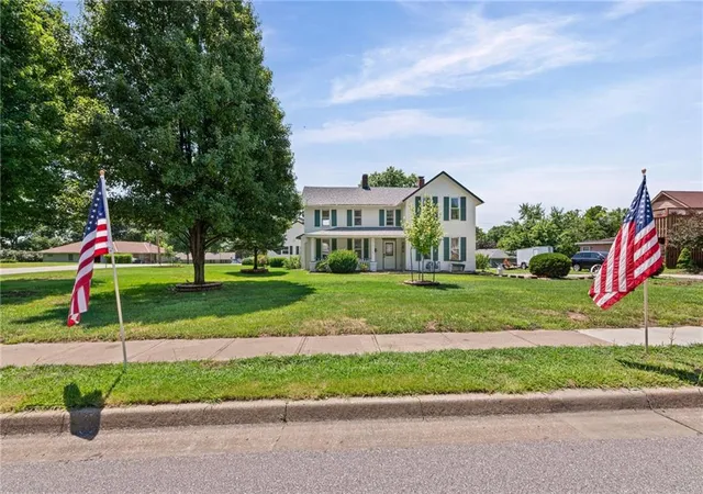 Homes for sale in Shawnee, KS | 11815 Johnson Dr, Shawnee, KS 66203 | MLS# 2630669