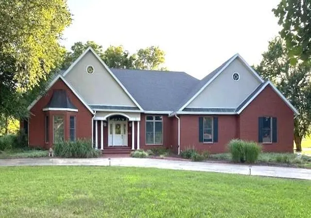 1st image of 2 Timbercreek Rd, Girard, KS 66743 | MLS# 2630670