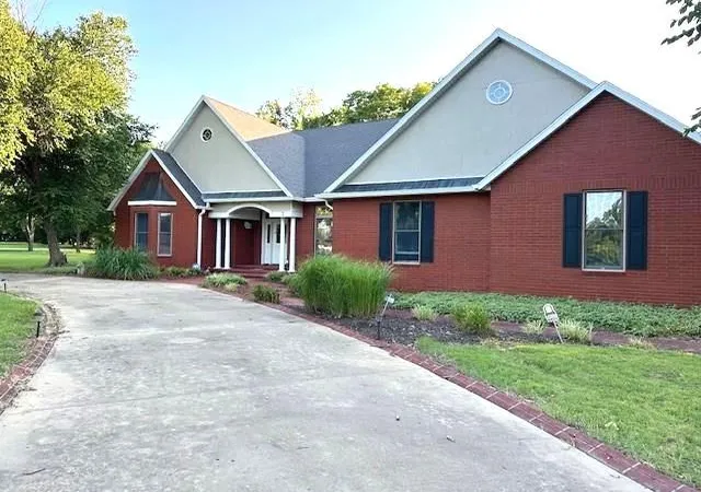2nd image of 2 Timbercreek Rd, Girard, KS 66743 | MLS# 2630670