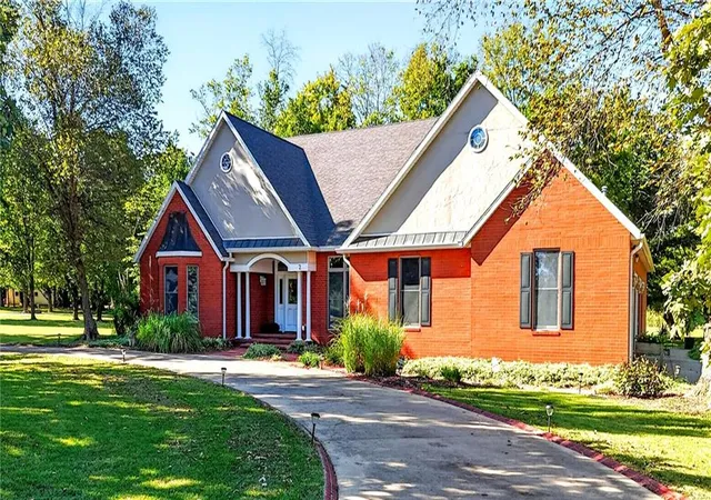 Photo 2 of Single family home for sale at 2 Timbercreek Rd, Girard, KS 66743 | MLS# 2630670 | Listing updated on 2026-10-17