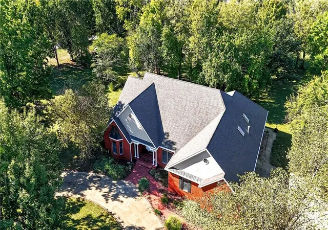 Photo 3 of Single family home for sale at 2 Timbercreek Rd, Girard, KS 66743 | MLS# 2630670 | Listing updated on 2026-10-17