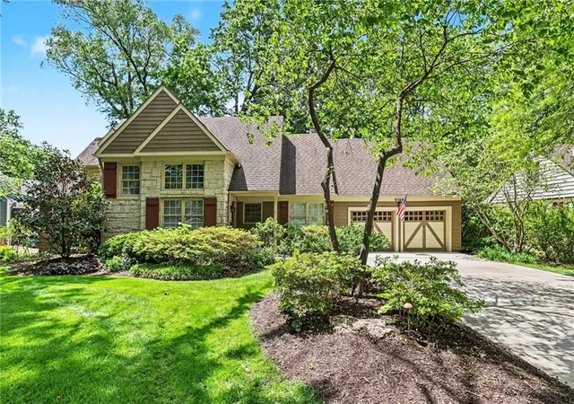 1st image of 8104 Lee Blvd, Leawood, KS 66206 | MLS# 2630672
