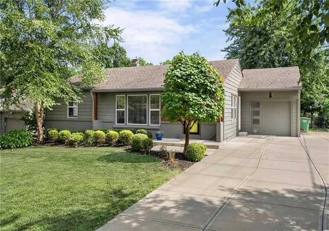 Photo 2 of Single family home for sale at 4631 W 61st Street, Fairway, KS 66205 | MLS# 2630673 | Listing updated on 2026-09-16