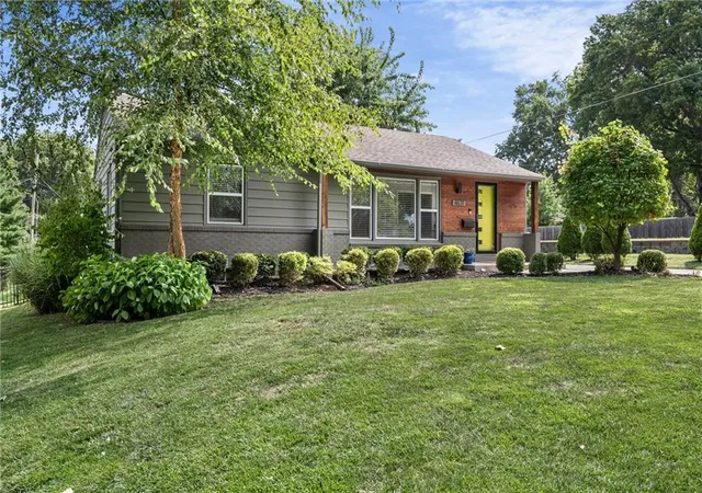 Photo 3 of Single family home for sale at 4631 W 61st Street, Fairway, KS 66205 | MLS# 2630673 | Listing updated on 2026-09-18