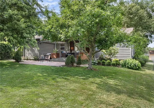 Photo 4 of Sale Pending at 4631 W 61st Street, Fairway, KS 66205 | MLS# 2630673 | Listing updated on 2026-10-16