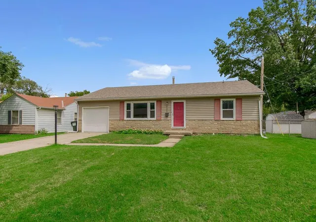 Photo 2 of Sale Pending at 6603 N Holmes St, Kansas City, MO 64118 | MLS# 2630674 | Listing updated on 2026-08-21