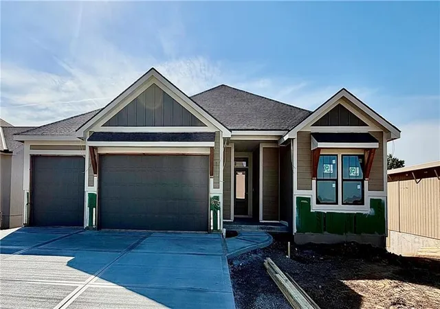 Single family home for sale at 13775 NW 70th Street, Kansas City, MO 64152 | MLS# 2630676