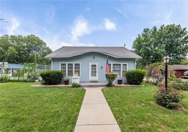 1st image of 130 N Center Ave, Williamsburg, KS 66095 | MLS# 2630682