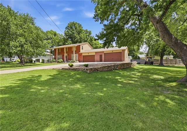 2nd image of 3609 S Phelps Rd, Independence, MO 64055 | MLS# 2630683