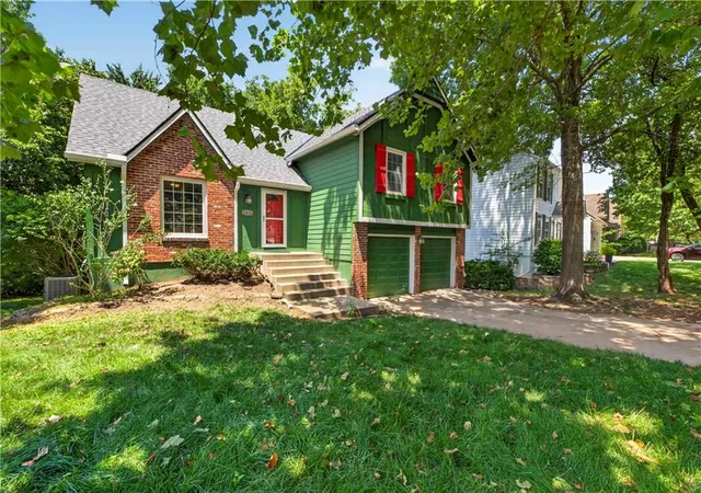 2nd image of 15624 W 81st St, Lenexa, KS 66219 | MLS# 2630687