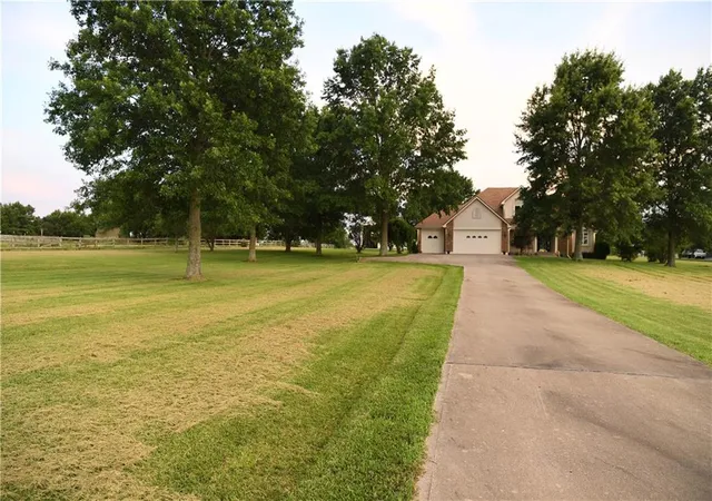 3rd image of 19301 E 215Th St, Harrisonville, MO 64701 | MLS# 2630689