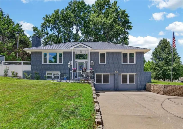 1st image of 3204 Sw Shadow Brook Dr, Blue Springs, MO 64015 | MLS# 2630690